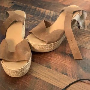 Bamboo brown mid wedges